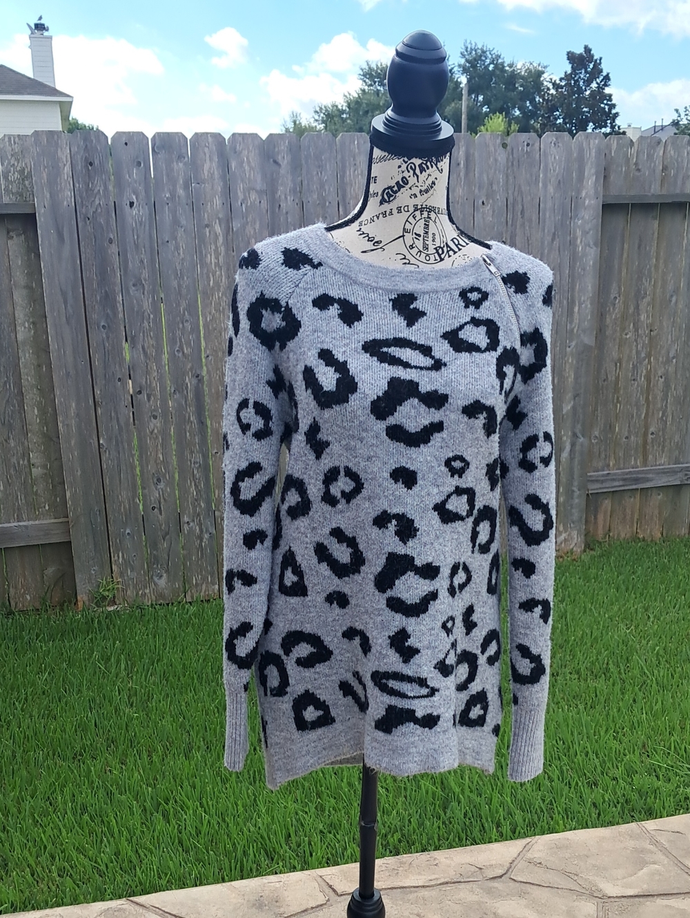 Abercrombie & Fitch Cozy Gray Leopard-Print Women's Sweater Small